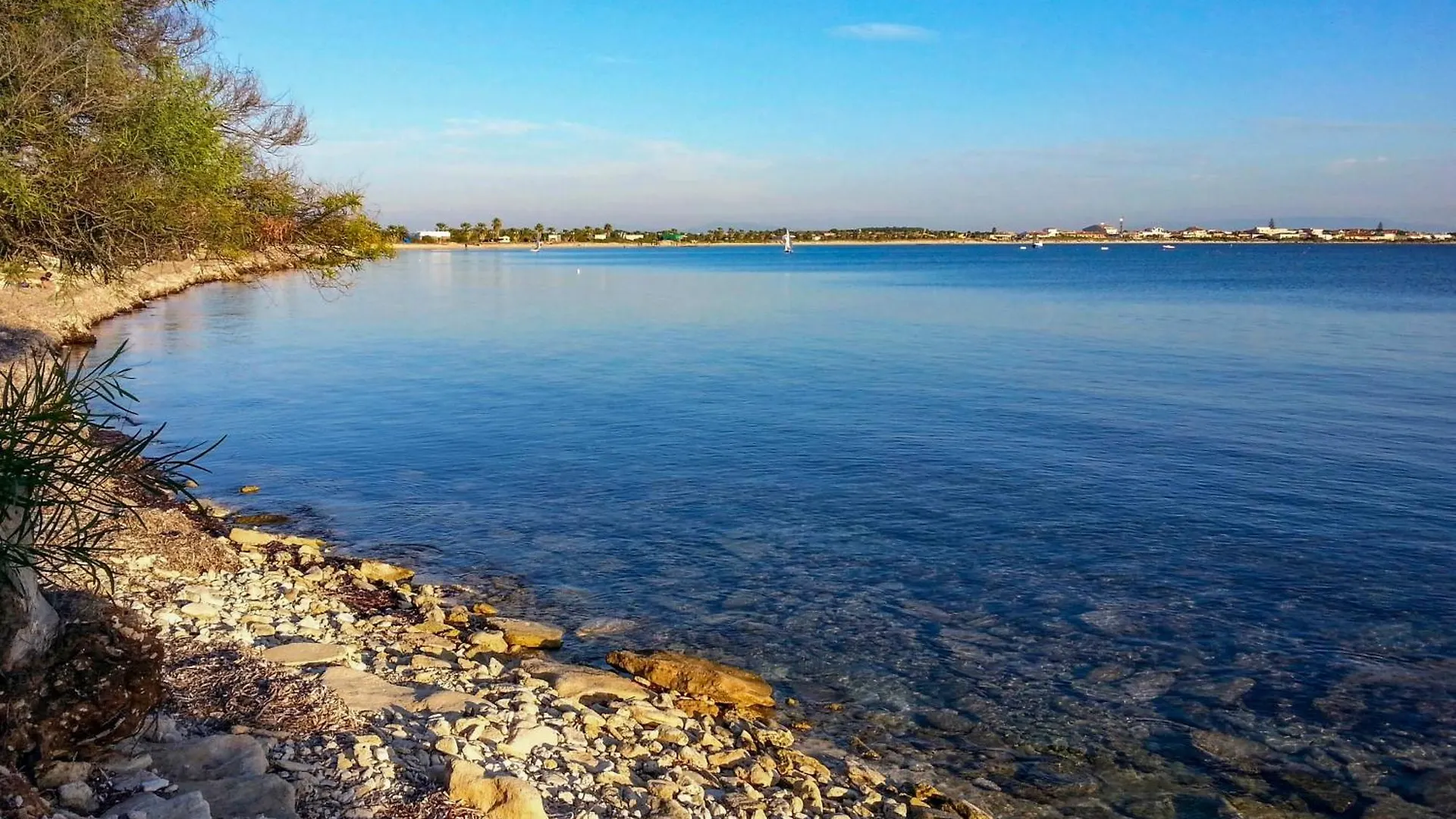 Acqua Chiara Beachfront Home Putzu Idu Semesterbostad